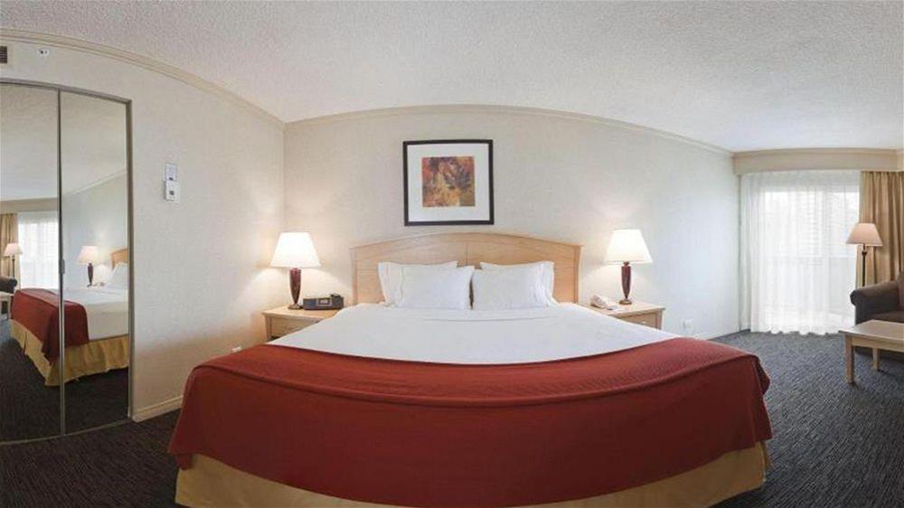 Holiday Inn Express Edmonton Downtown By Ihg Eksteriør bilde