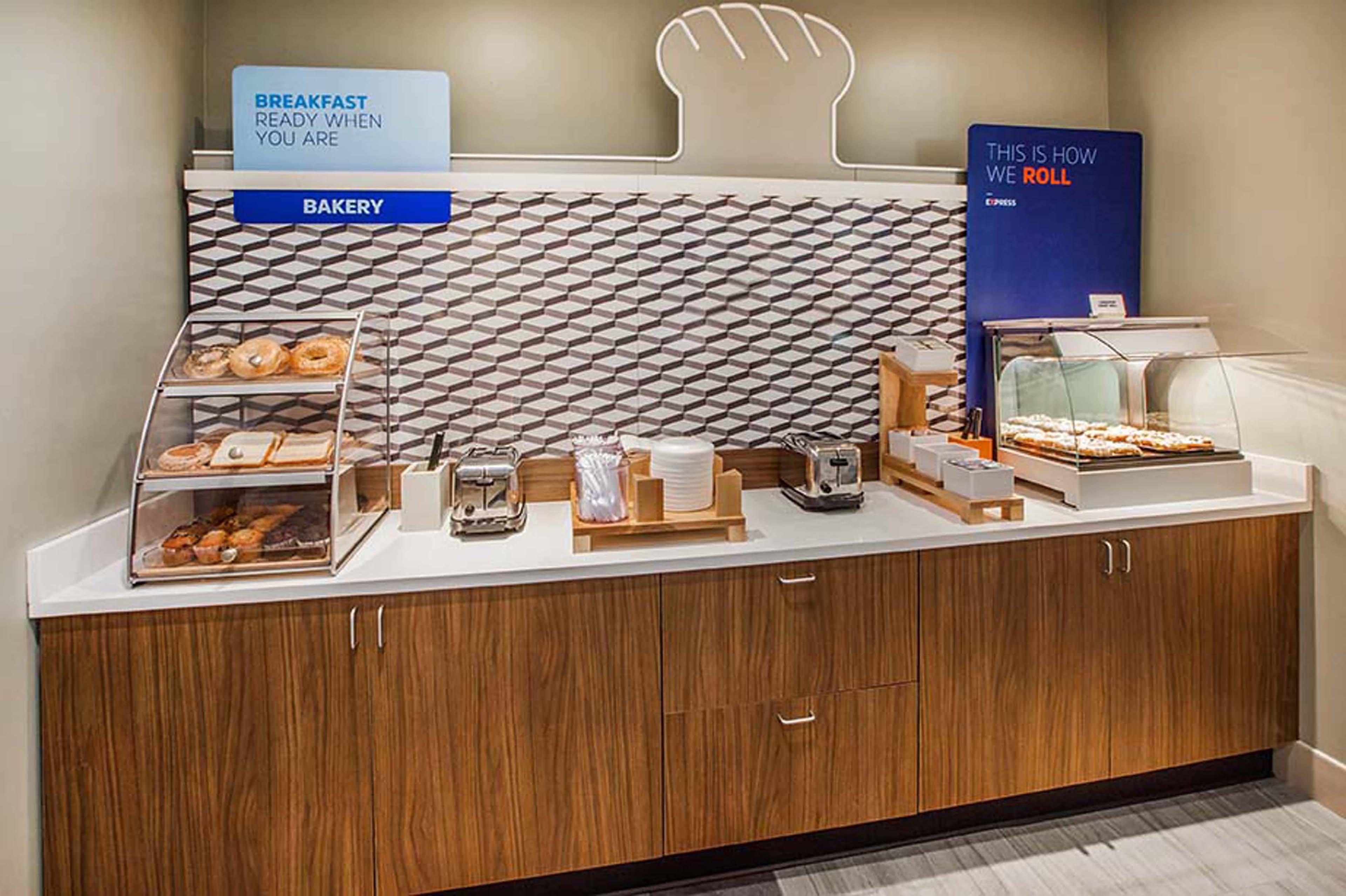 Holiday Inn Express Edmonton Downtown By Ihg Eksteriør bilde