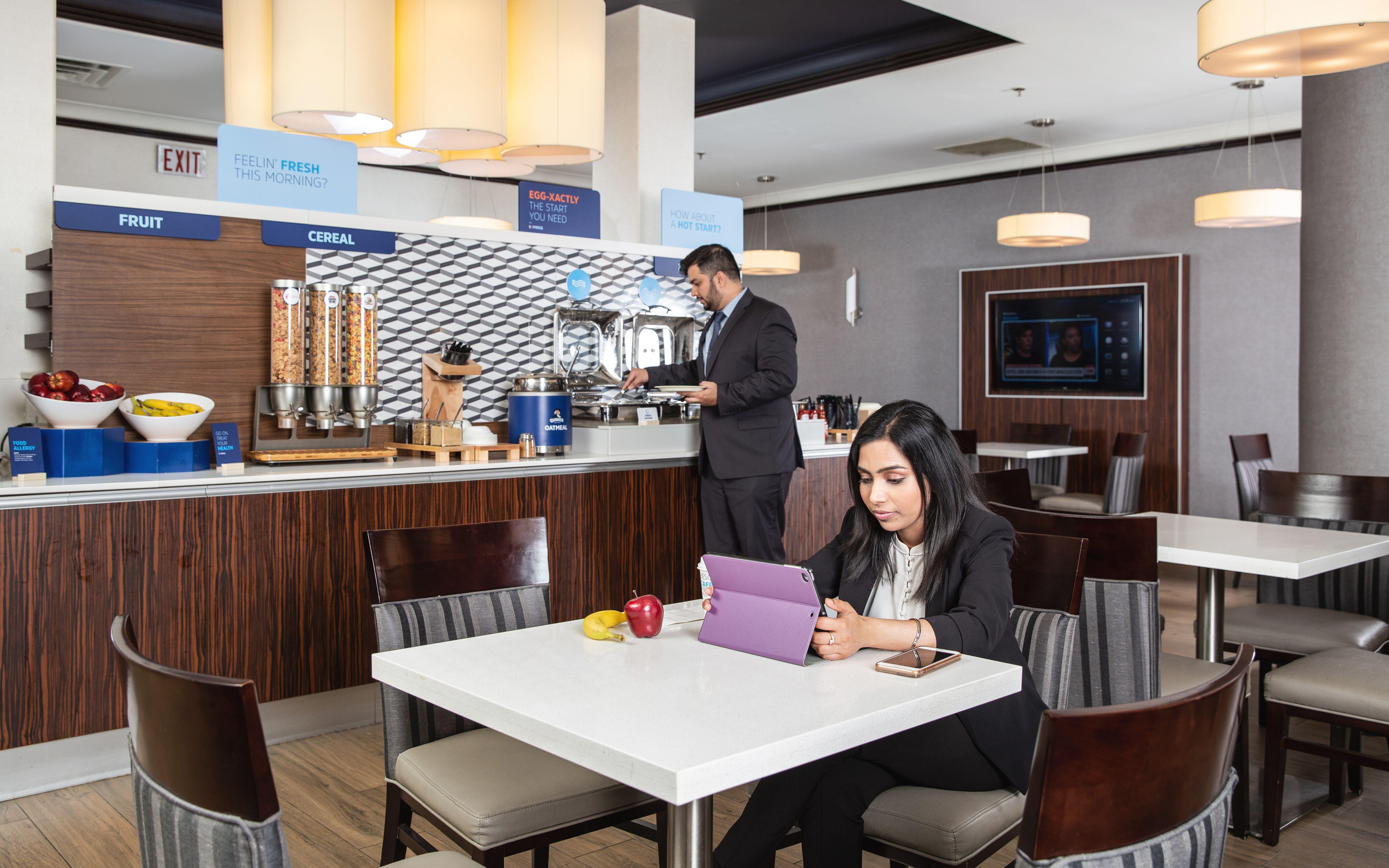 Holiday Inn Express Edmonton Downtown By Ihg Eksteriør bilde