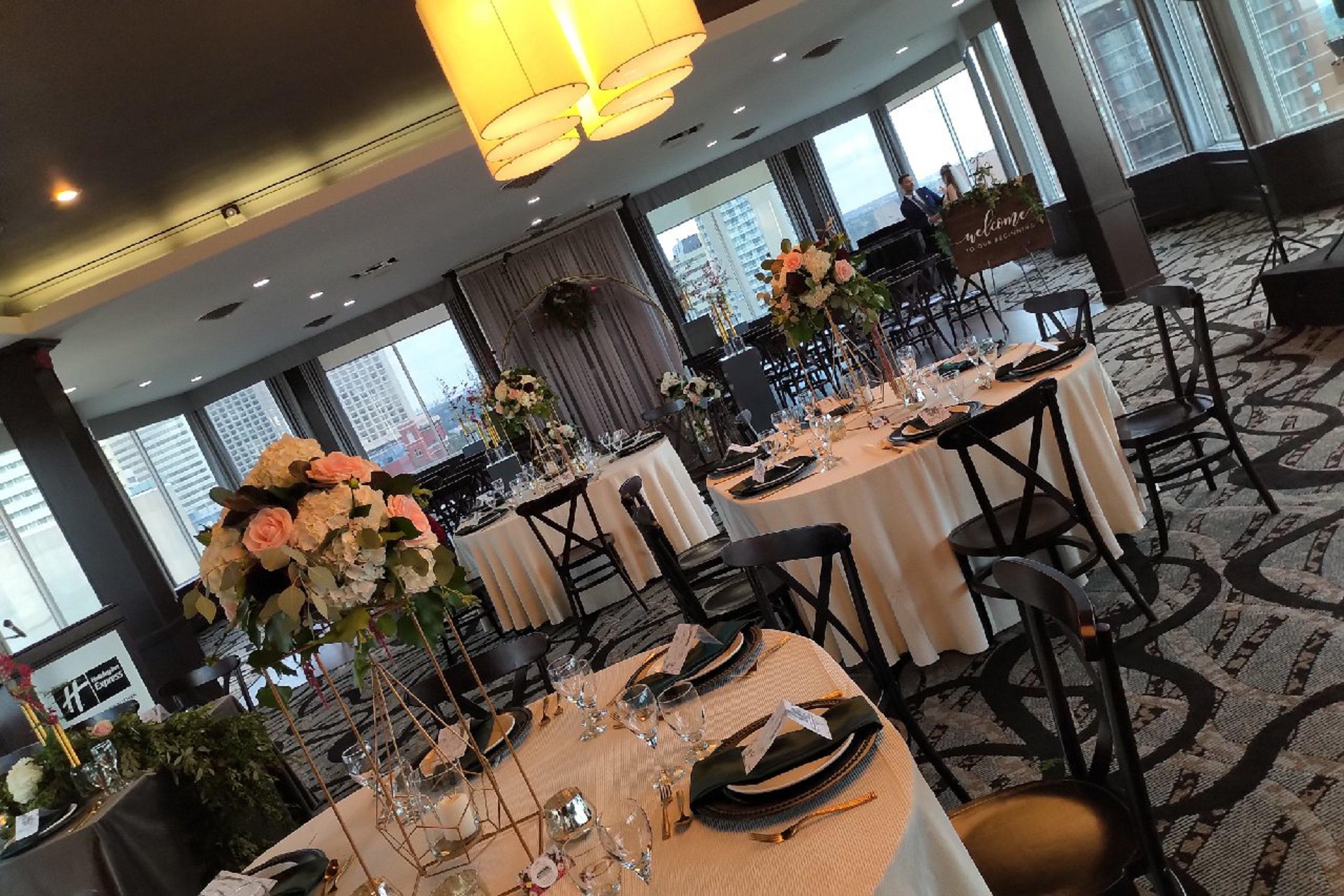Holiday Inn Express Edmonton Downtown By Ihg Eksteriør bilde